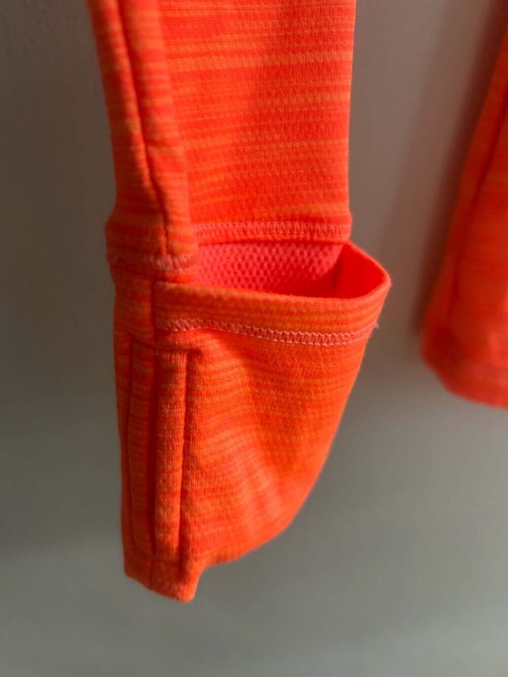 Under Armour Long Sleeve Athletic Top Size Small Orange Fitted - Picture 3 of 6